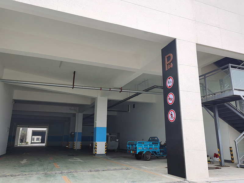 停車場指示牌